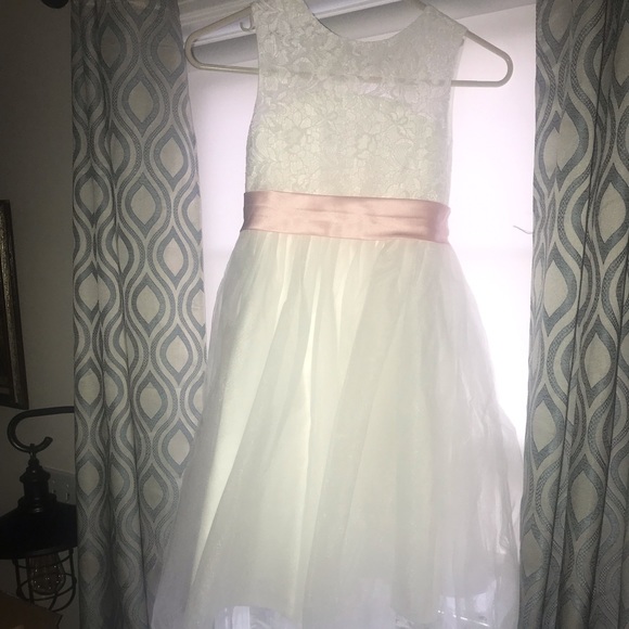 Size 7 Flower girl dress lace detail / pink sash